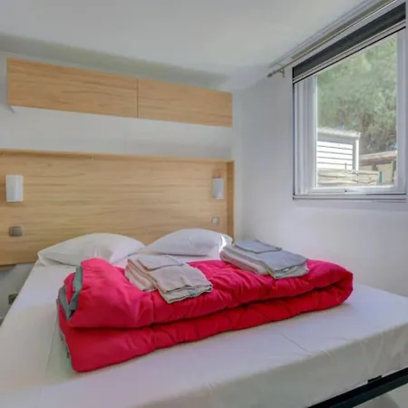 4 Etoiles - Piscine - Ccbbecd Camping *