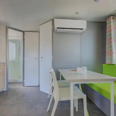 Camping 4 étoiles - Piscine - Ccbbecd