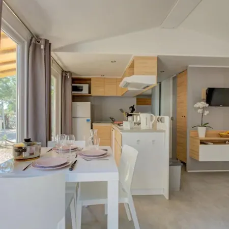 Camping 4 étoiles - Piscine - Ccbbecd Le Grau d'Agde