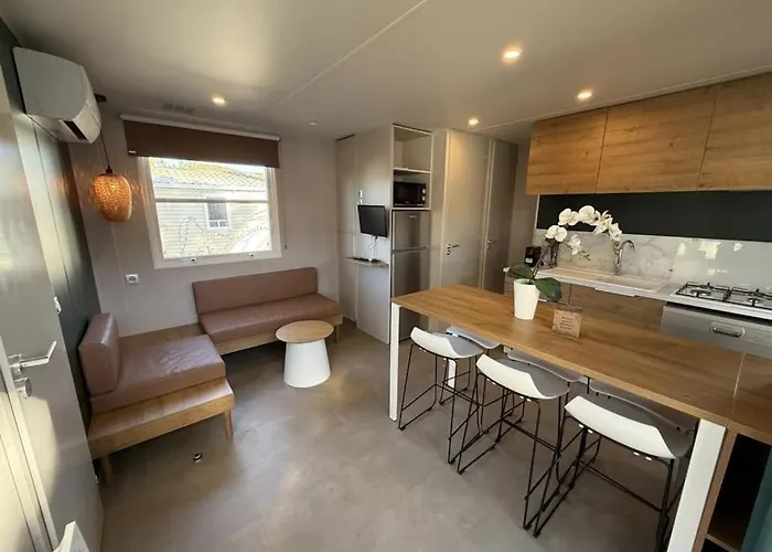 4 Etoiles - Piscine - Ccbbecd